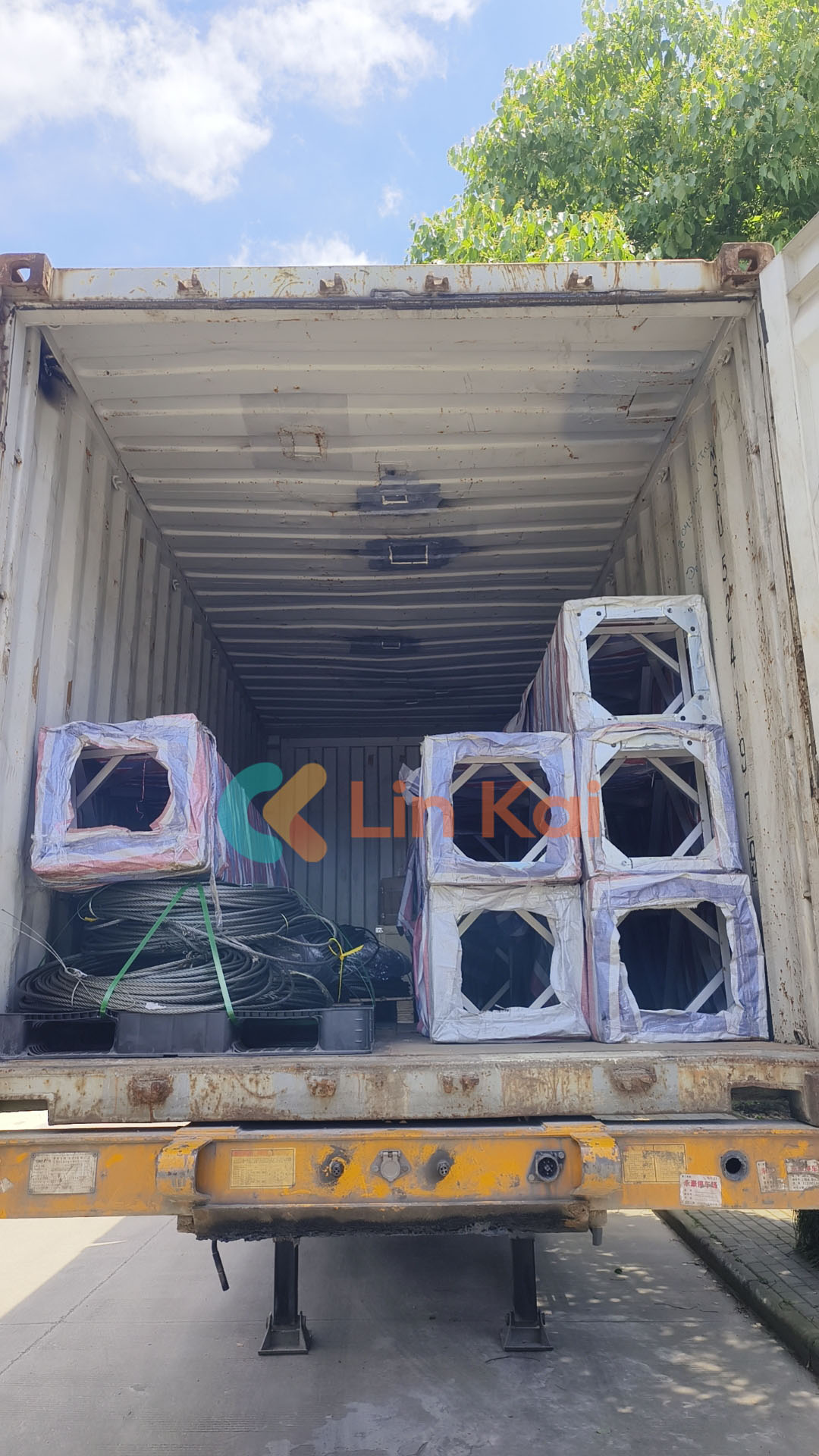 Lingkai Company Diversifies Export Market, Ships Quality Electric Power Equipment to Malaysia